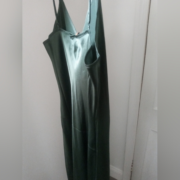 Quince 100% Silk Slip Dress. Deep Green. Medium. Washable. Perfect Condition. - Picture 9 of 16